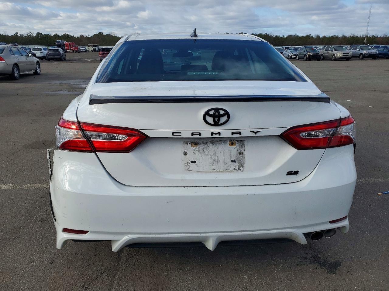 2020 Toyota Camry Se - Image 6