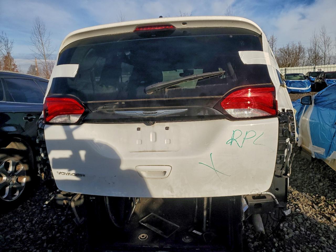 2023 Chrysler Voyager Lx - Image 6