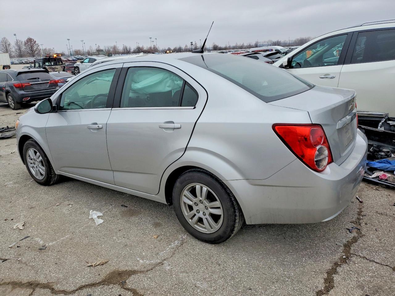 2013 Chevrolet Sonic Lt - Фото 2