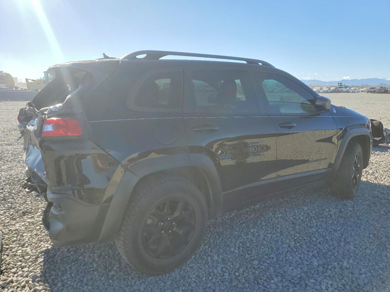 2015 Jeep Cherokee Trailhawk - Image 3