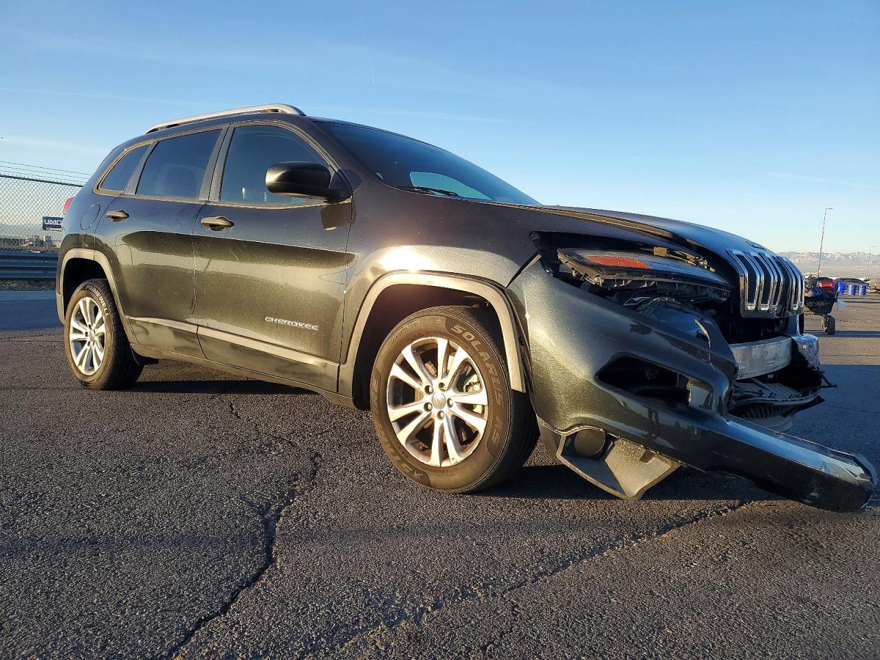 2015 Jeep Cherokee Sport - Фото 4