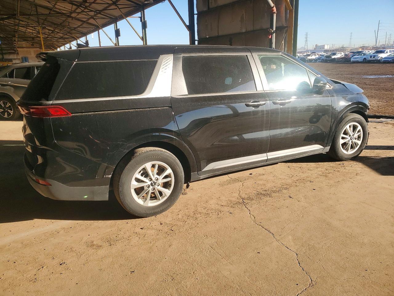 2024 Kia Carnival Lx - Image 3