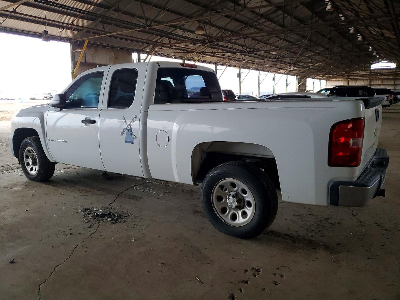 2008 Chevrolet Silverado C1500 - Image 2
