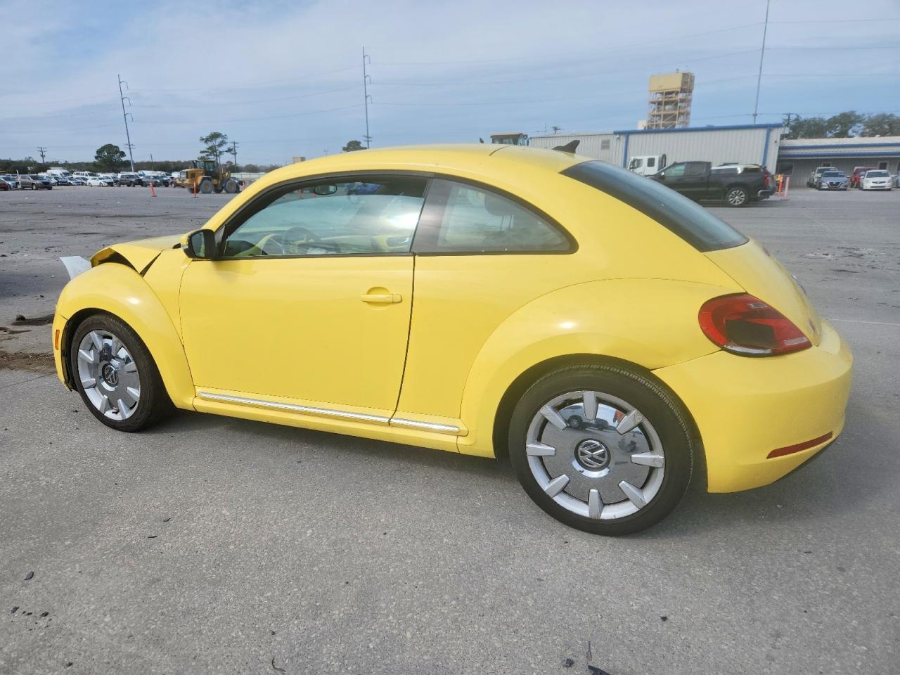 2012 Volkswagen Beetle - Фото 2