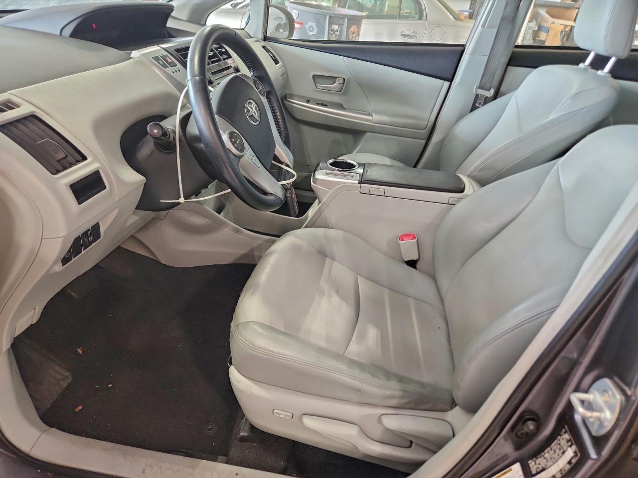 2013 Toyota Prius V - Фото 7