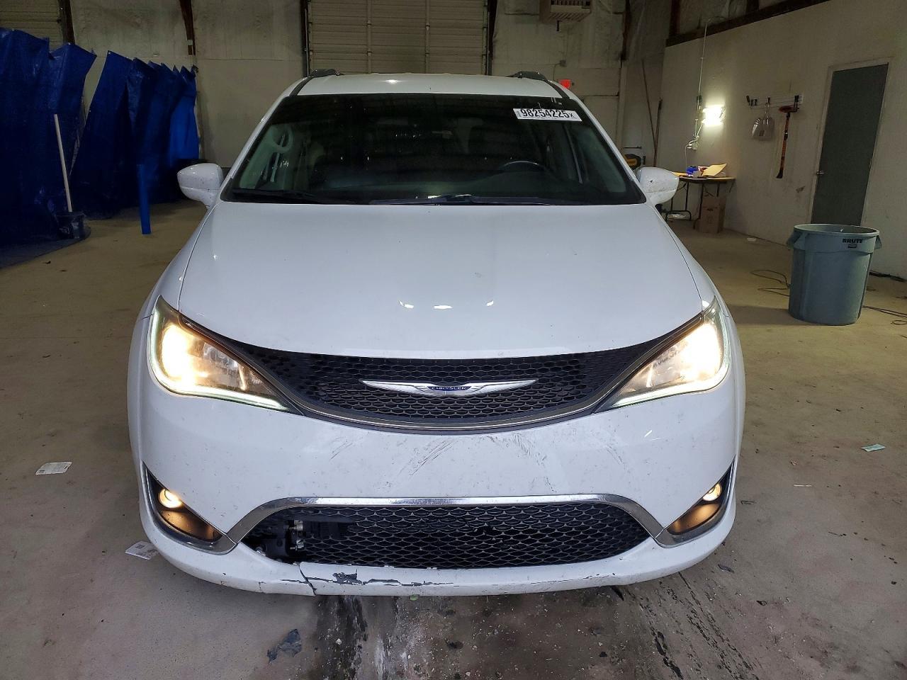 2019 Chrysler Pacifica Touring L - Image 5