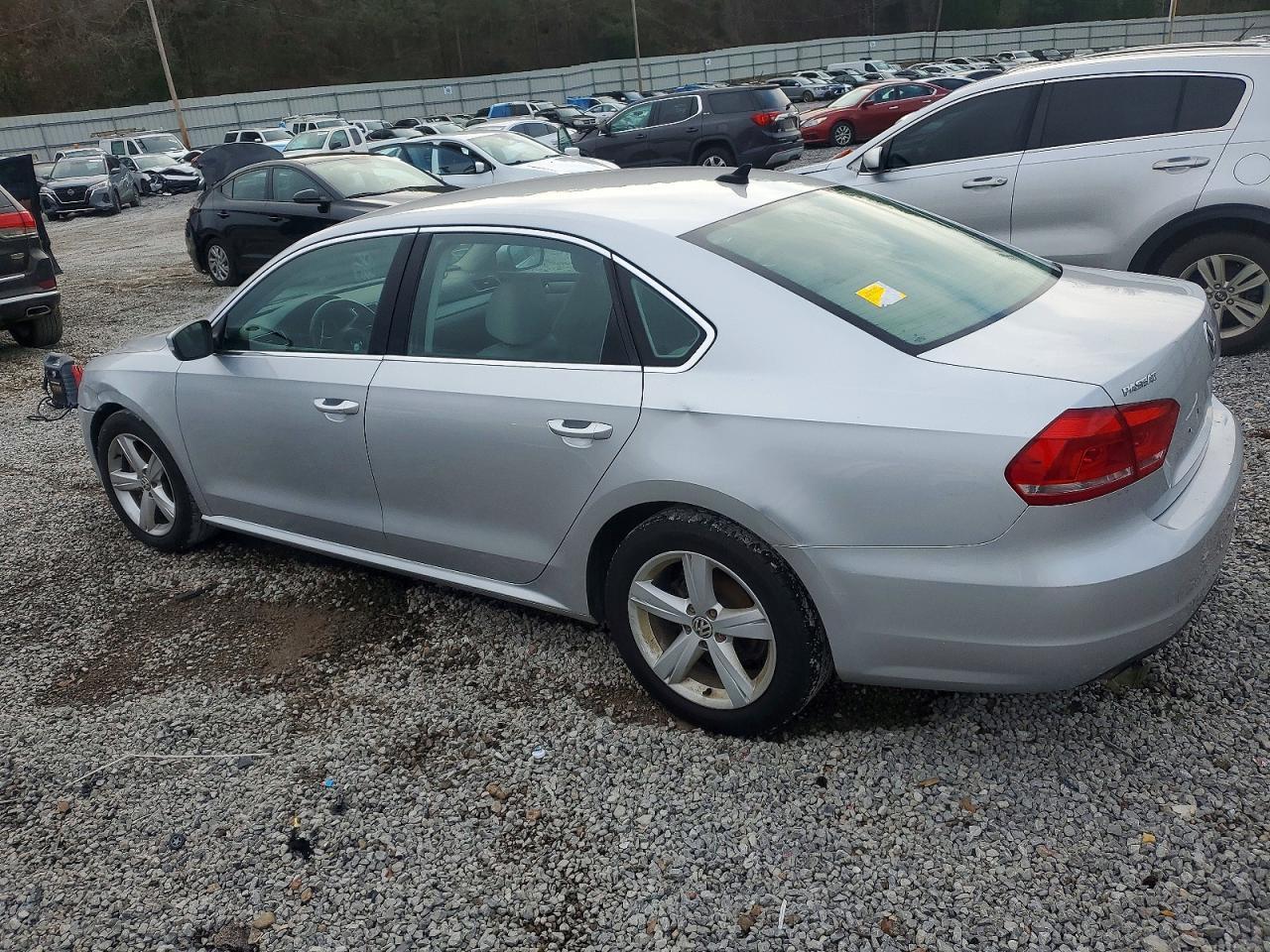 2015 Volkswagen Passat S - Фото 2