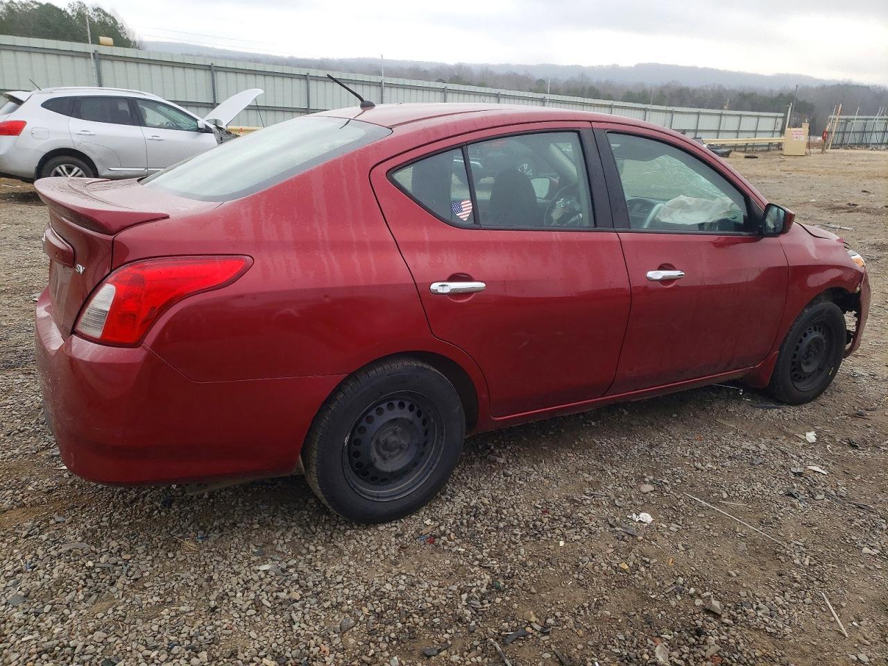 2018 Nissan Versa S - Фото 3
