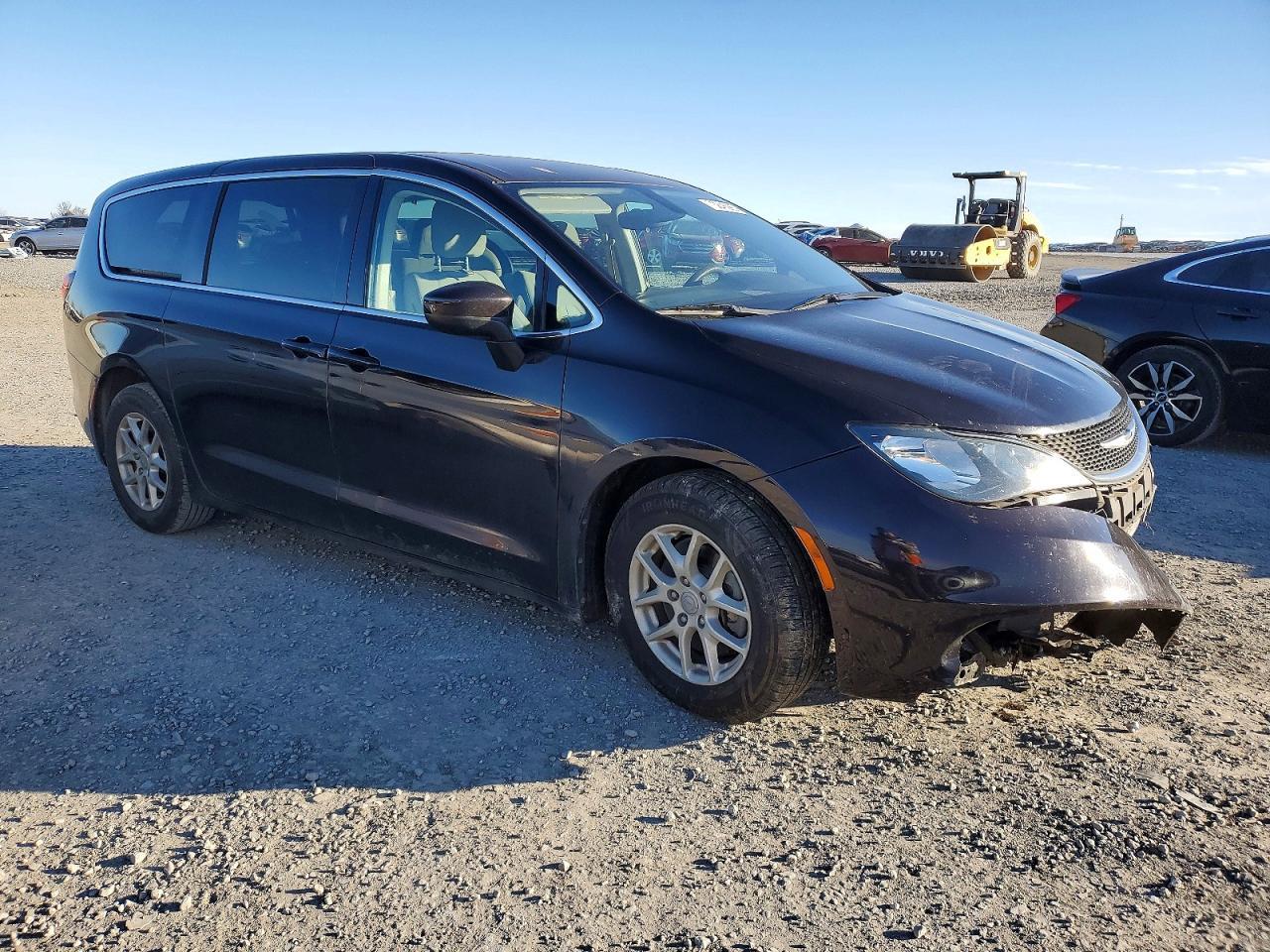 2017 Chrysler Pacifica Lx - Image 4