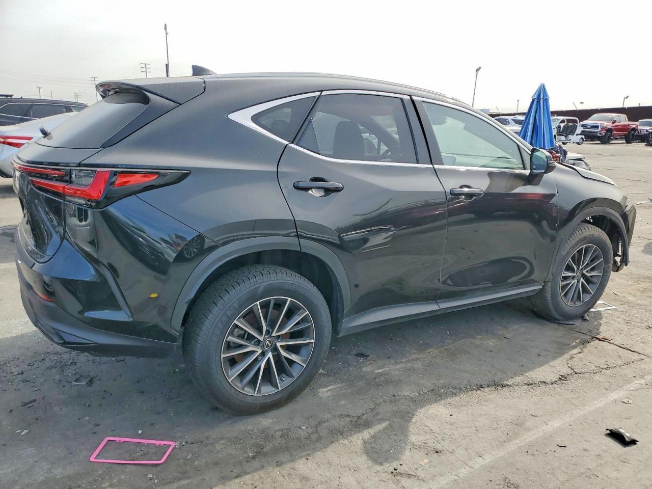 2022 Lexus Nx 350 - Image 3