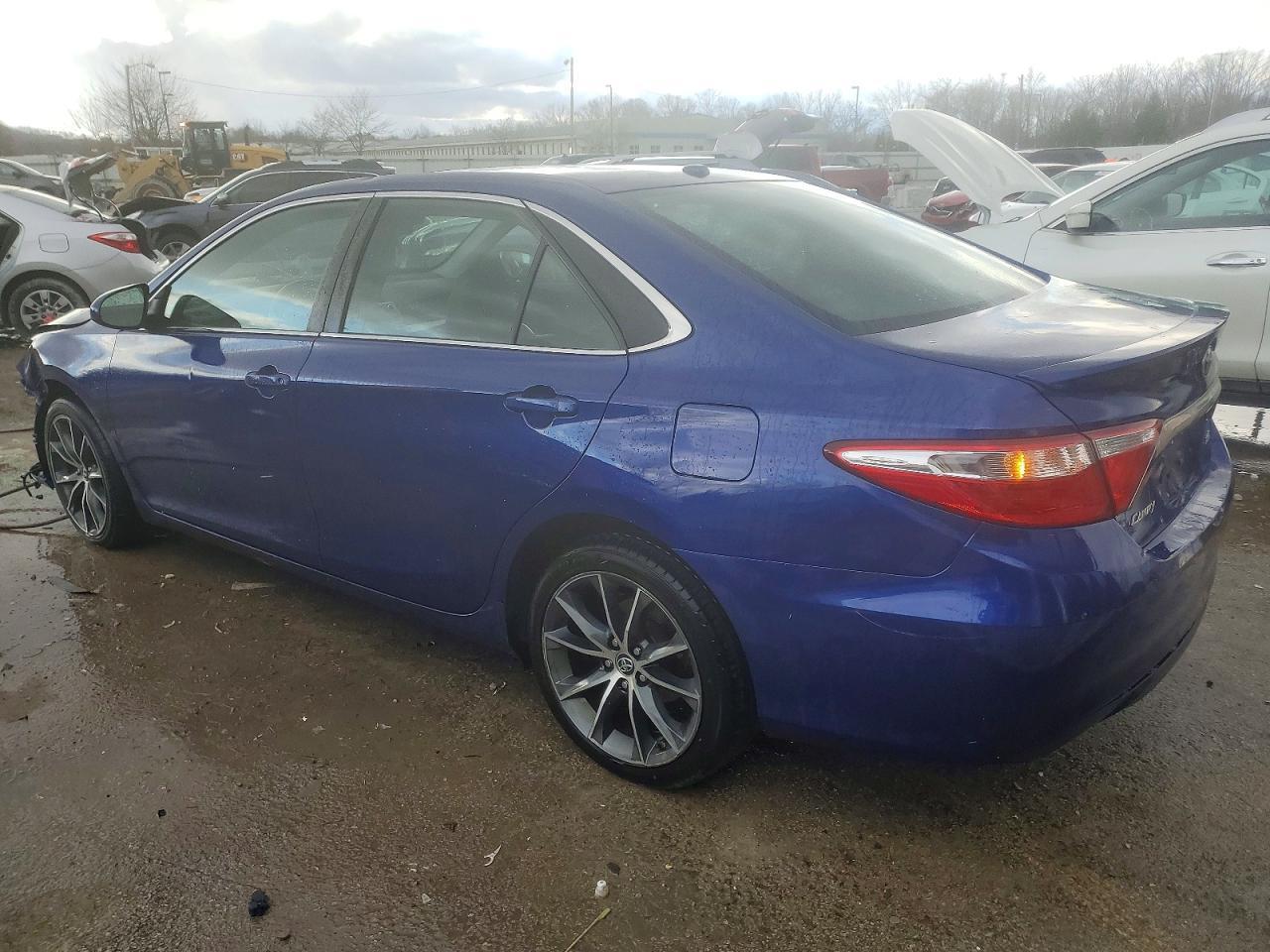 2015 Toyota Camry Xse - Image 2