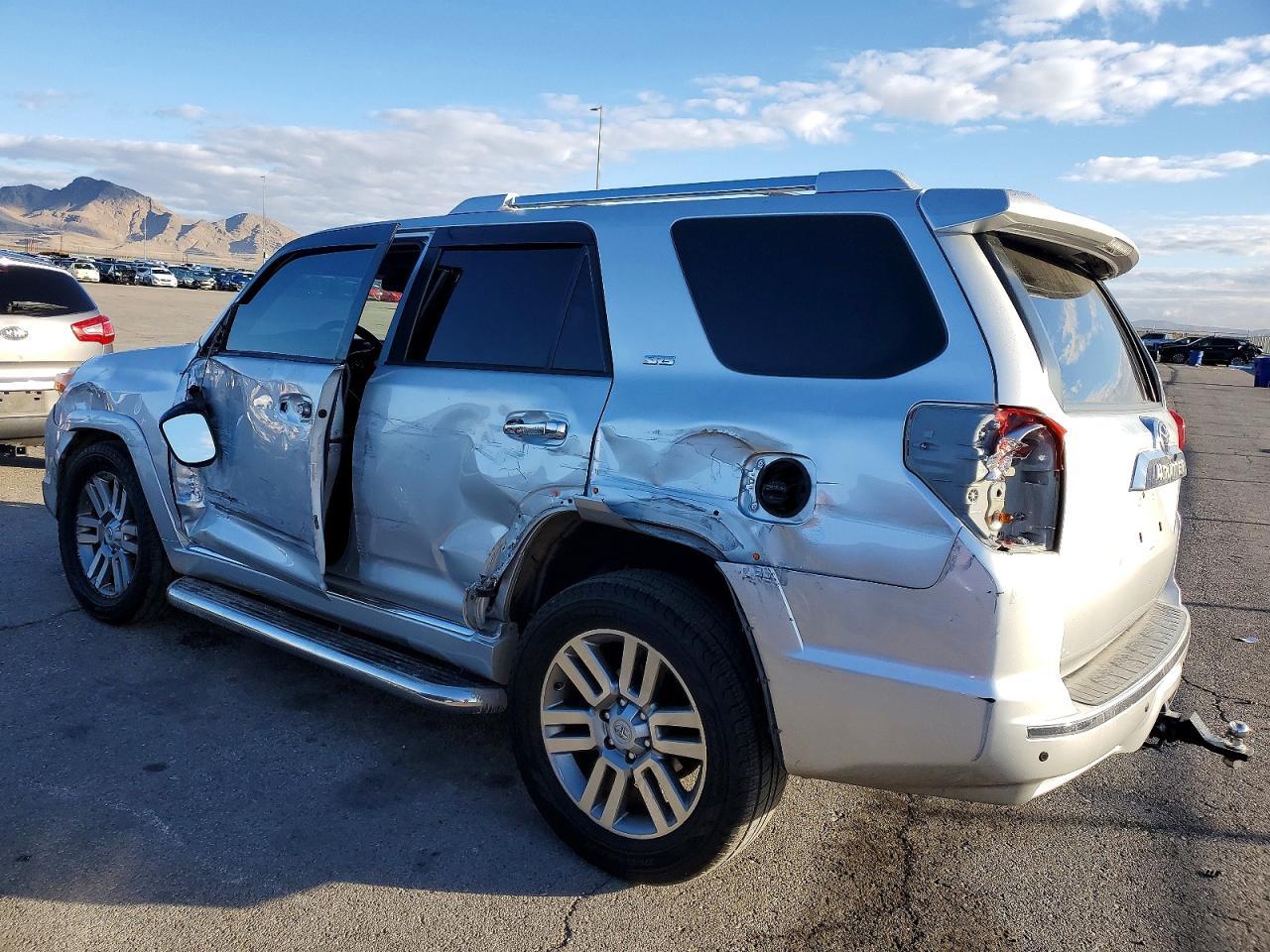 2010 Toyota 4Runner - Фото 2