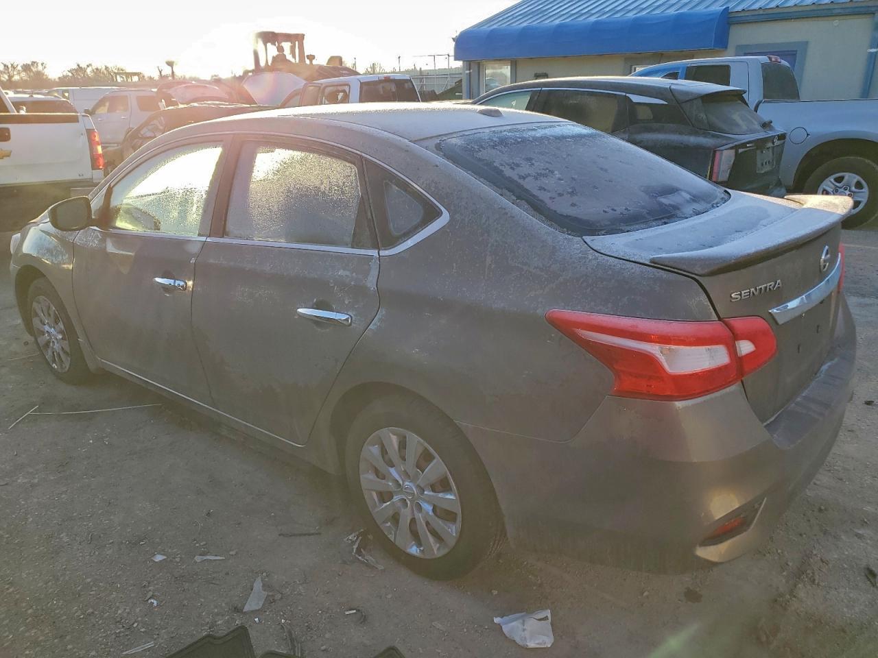 2016 Nissan Sentra S - Фото 2