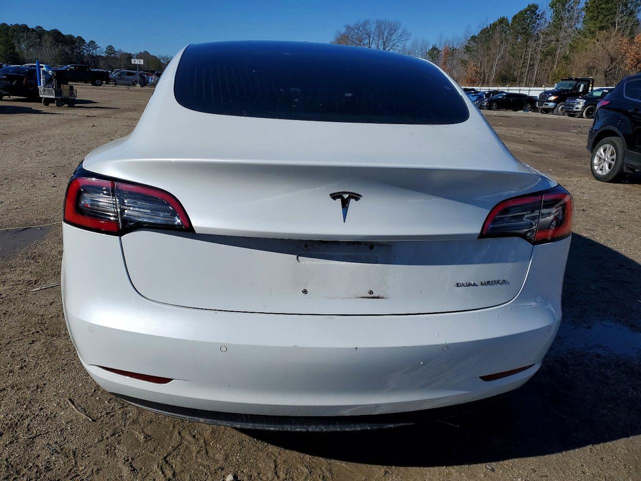 2018 Tesla Model 3 - Фото 6