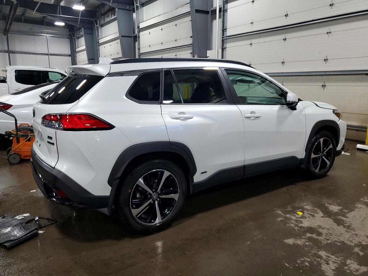 2023 Toyota Corolla Cross Hybrid Xse - Image 3