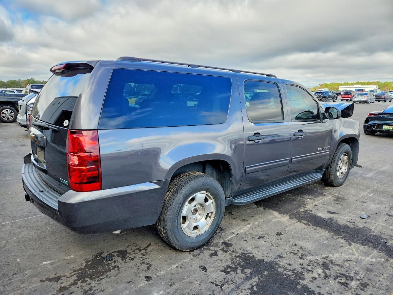 2010 Chevrolet Suburban C1500 Ls - Фото 3