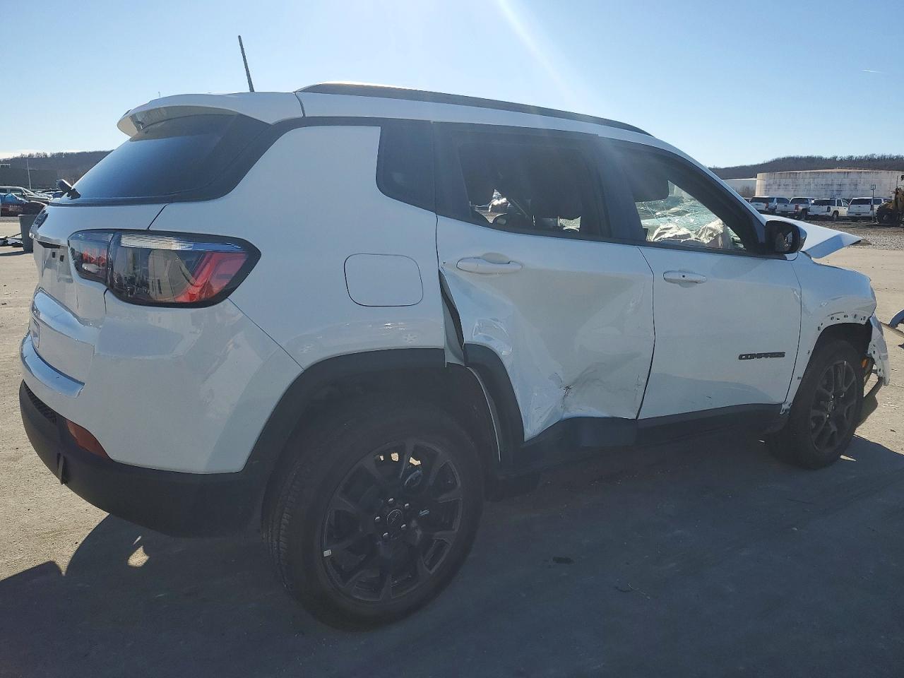 2025 Jeep Compass Latitude - Image 3
