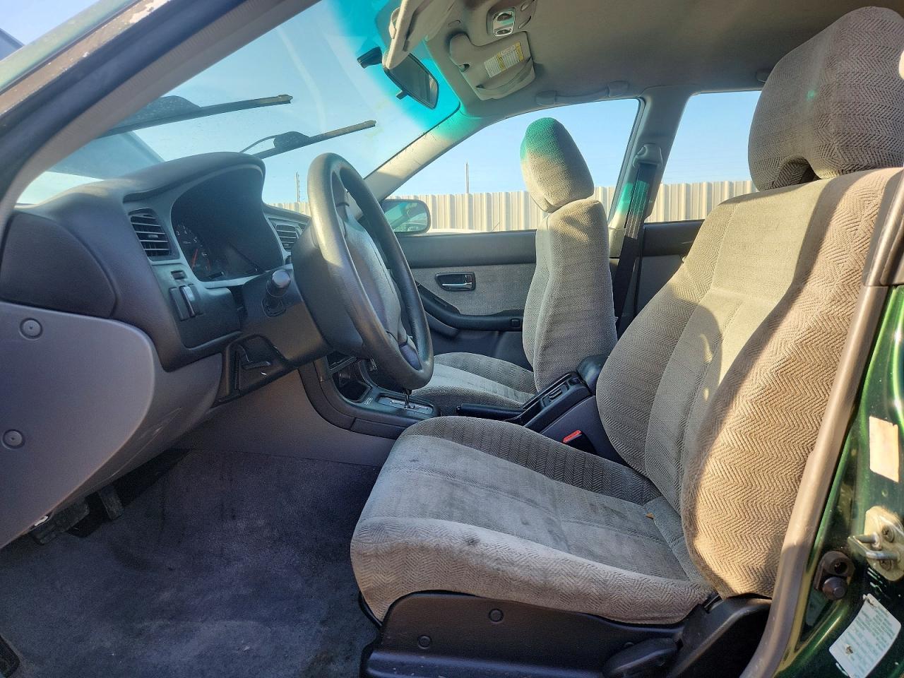 2001 Subaru Legacy L - Фото 7
