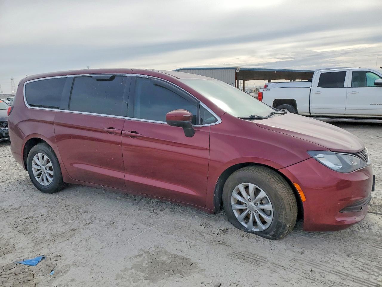 2017 Chrysler Pacifica Touring - Фото 4