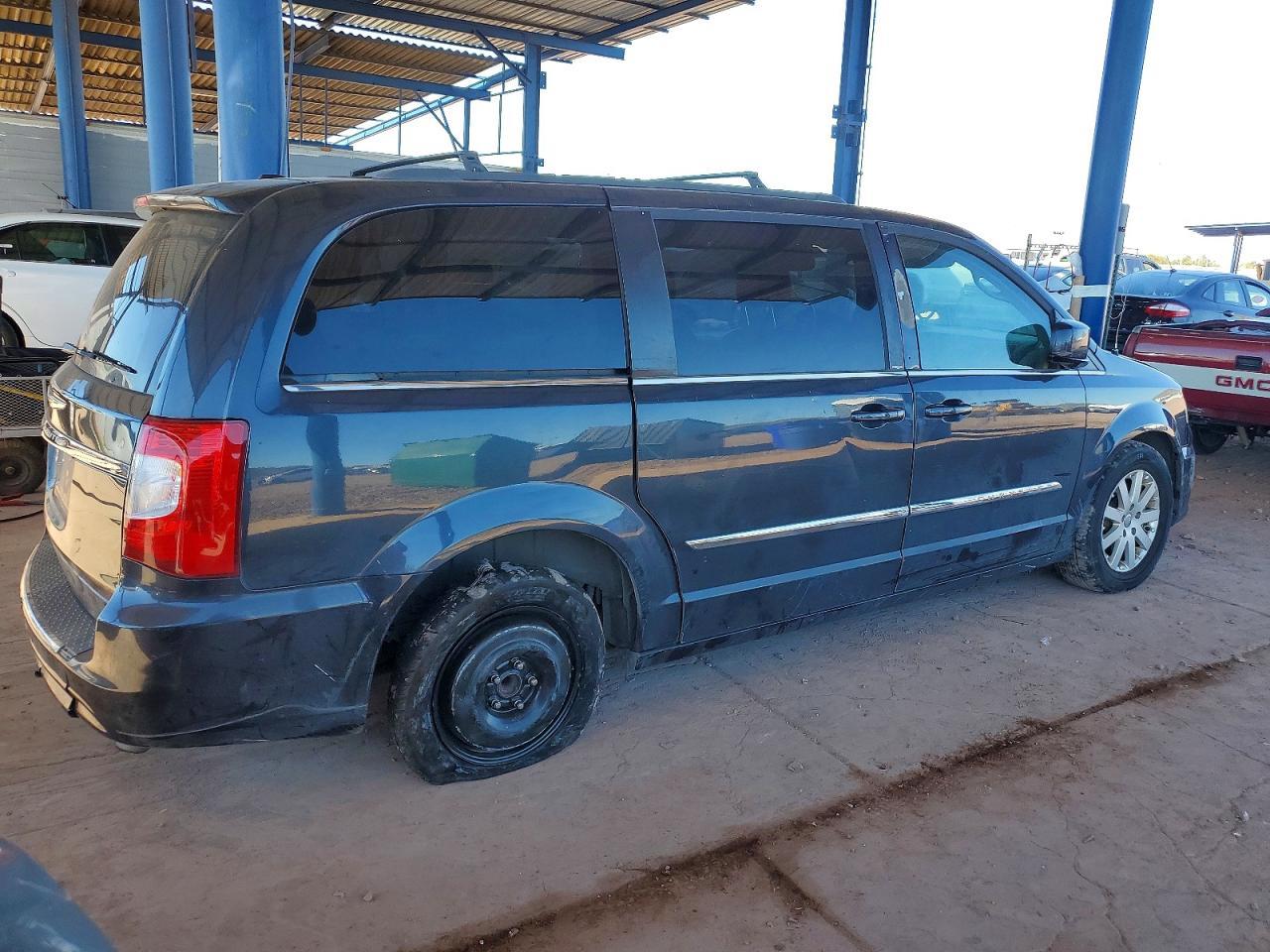 2014 Chrysler Town & Country Touring - Фото 3