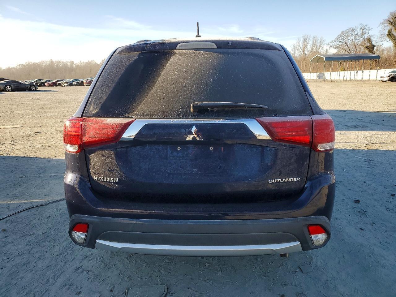 2016 Mitsubishi Outlander Es - Image 6