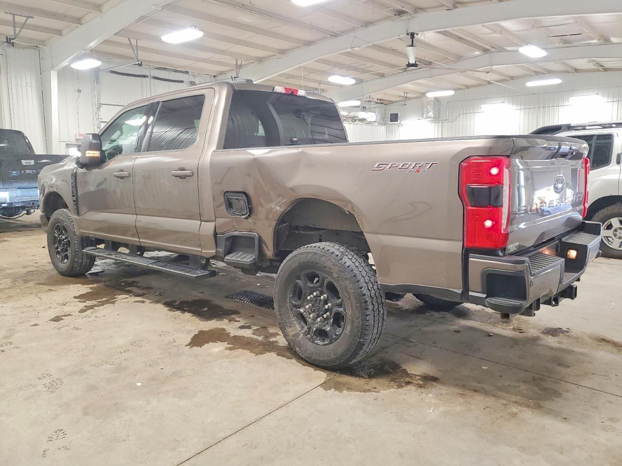 2023 Ford F250 Super Duty - Фото 2