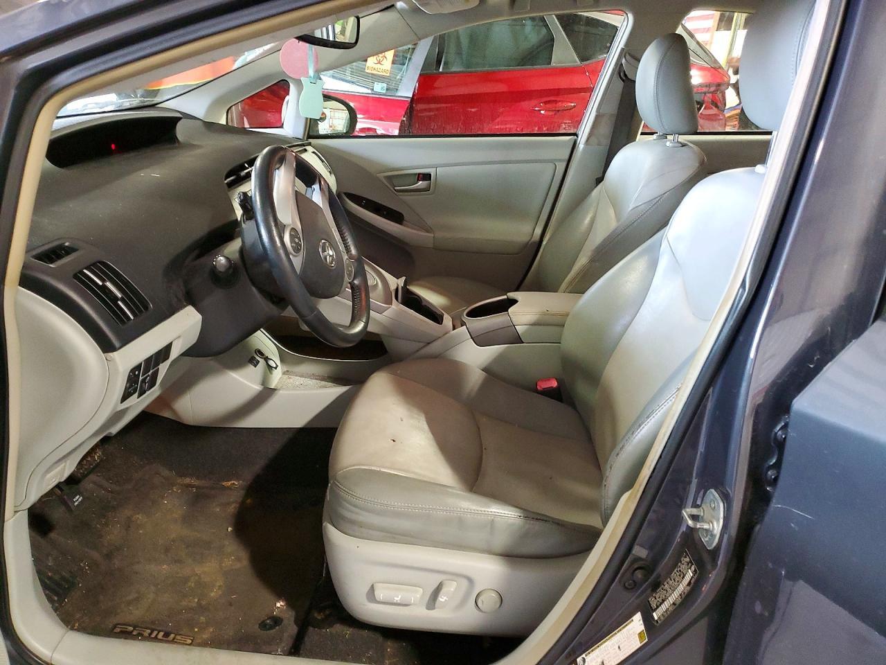 2013 Toyota Prius - Image 7