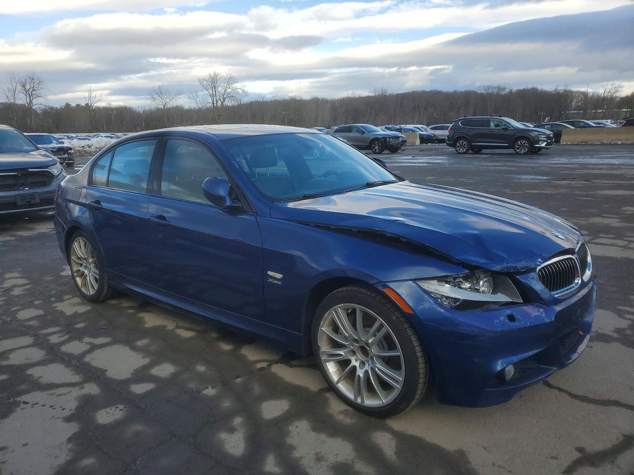 2010 BMW 335 Xi - Image 4