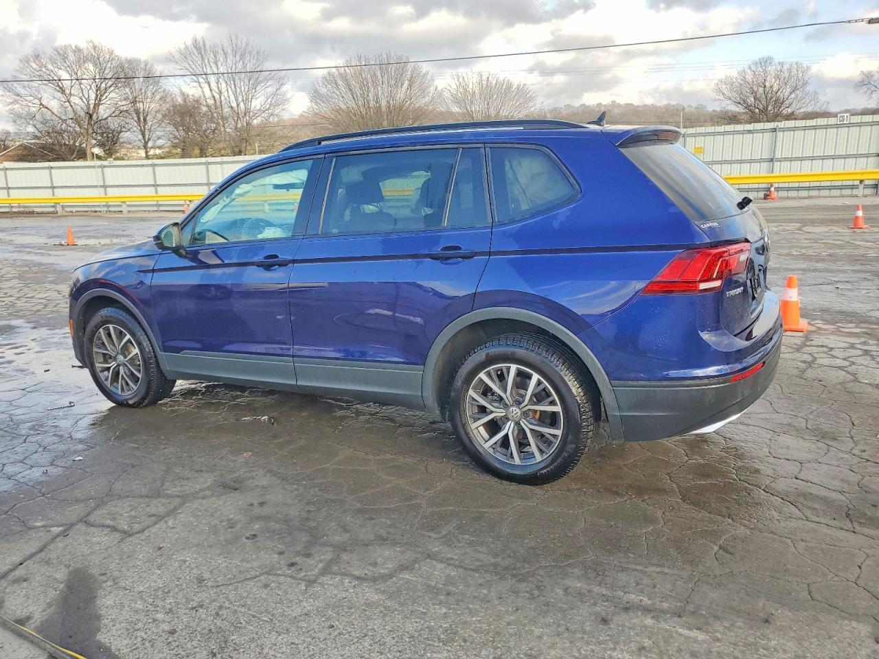2021 Volkswagen Tiguan S - Фото 2