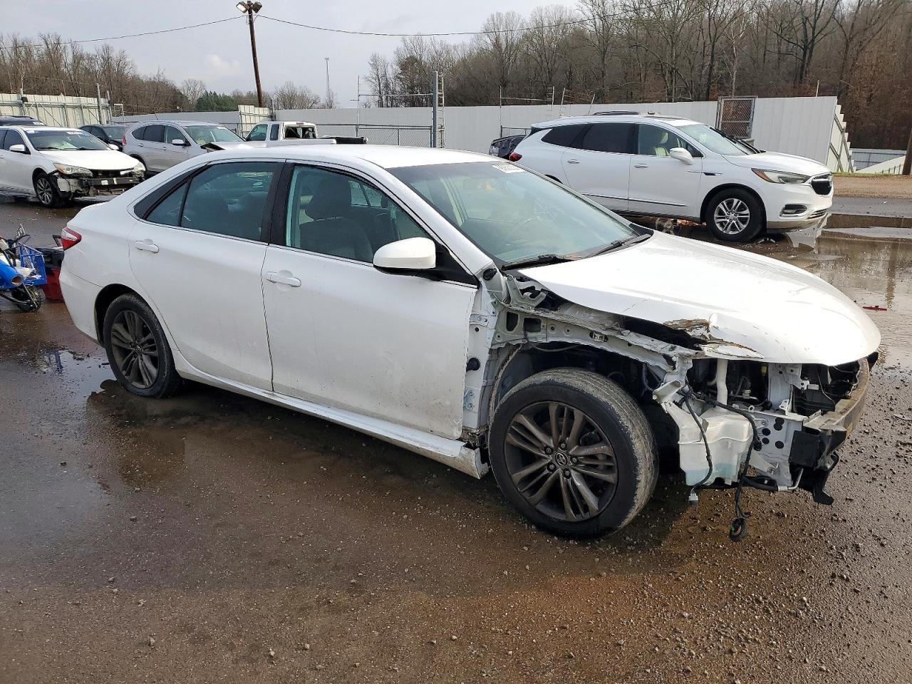 2015 Toyota Camry Le - Фото 4