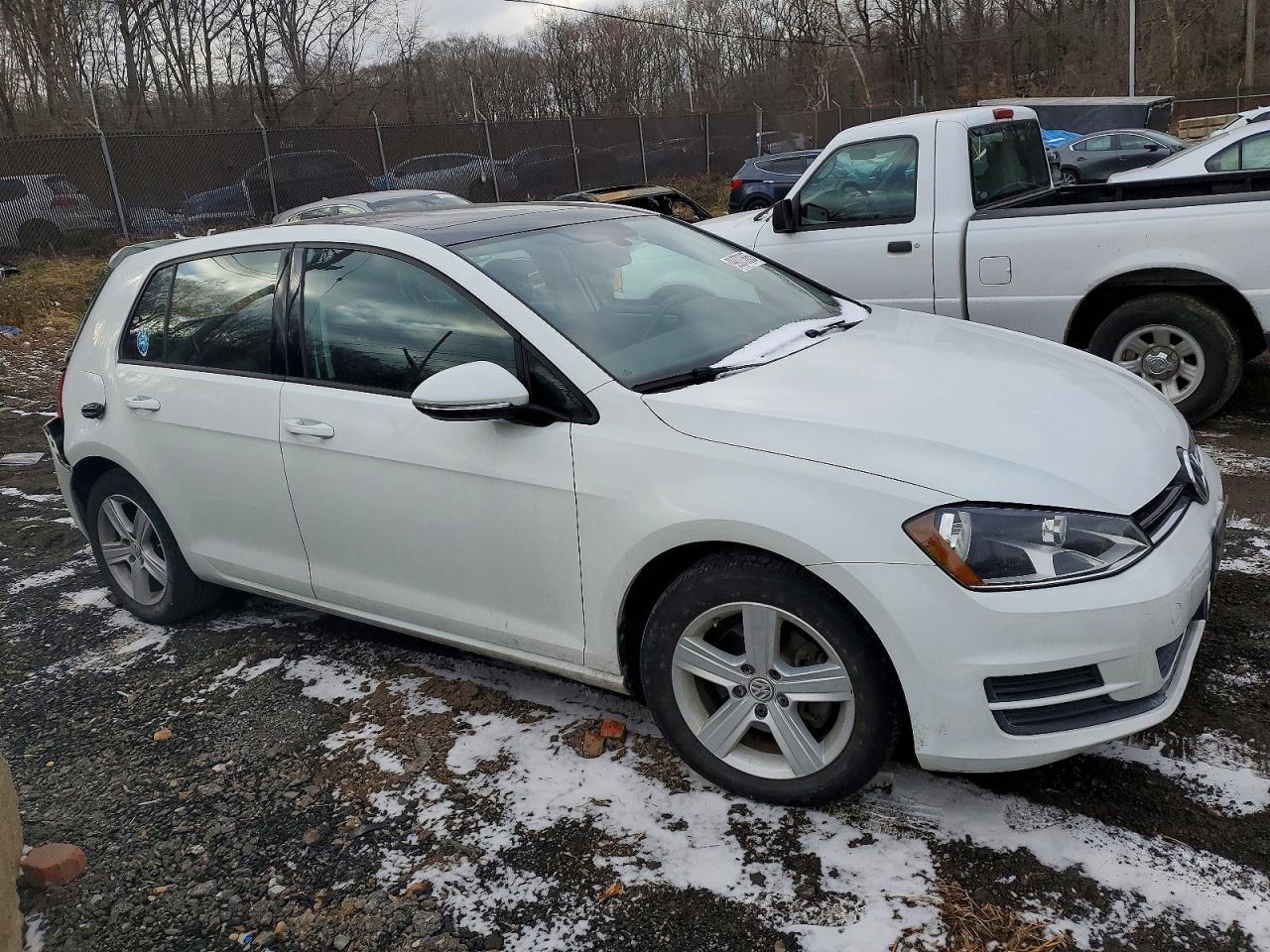 2017 Volkswagen Golf S - Image 4