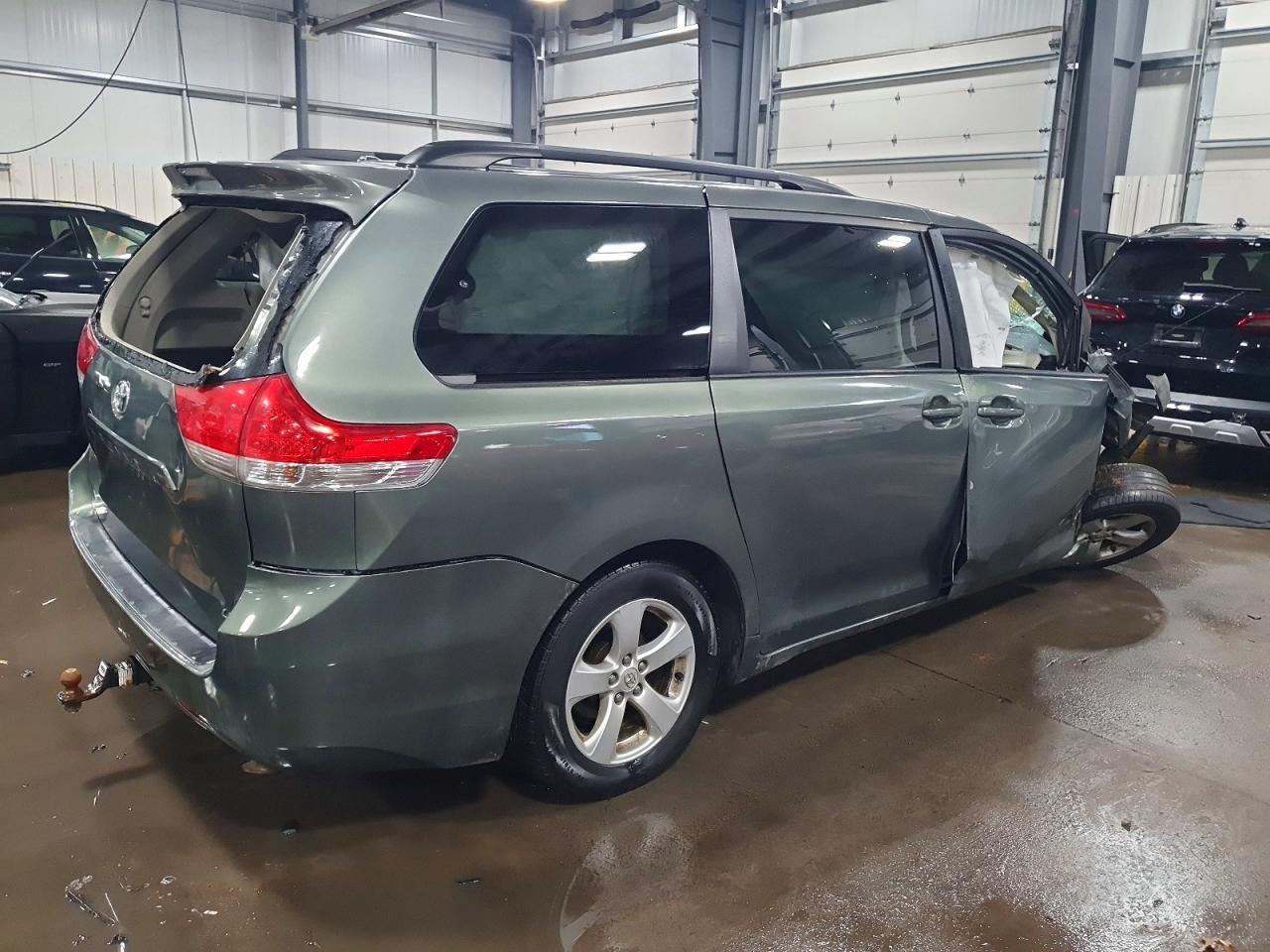 2014 Toyota Sienna Le - Фото 3