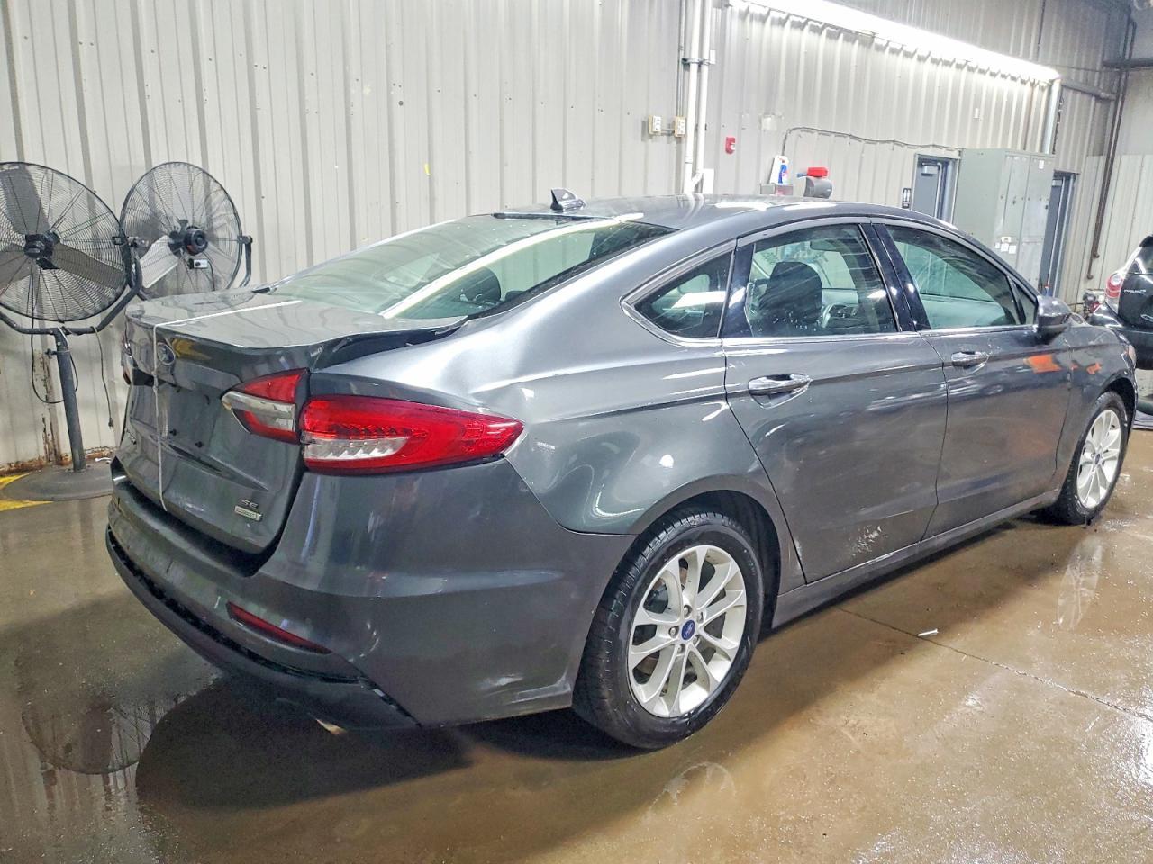 2020 Ford Fusion Se - Image 3