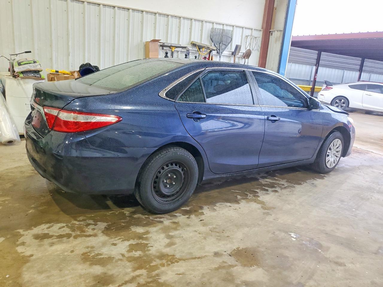 2015 Toyota Camry Le - Фото 3