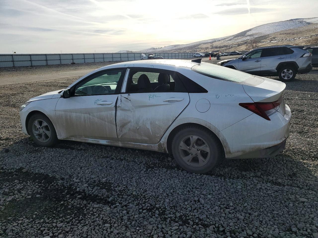 2021 Hyundai Elantra Se - Image 2