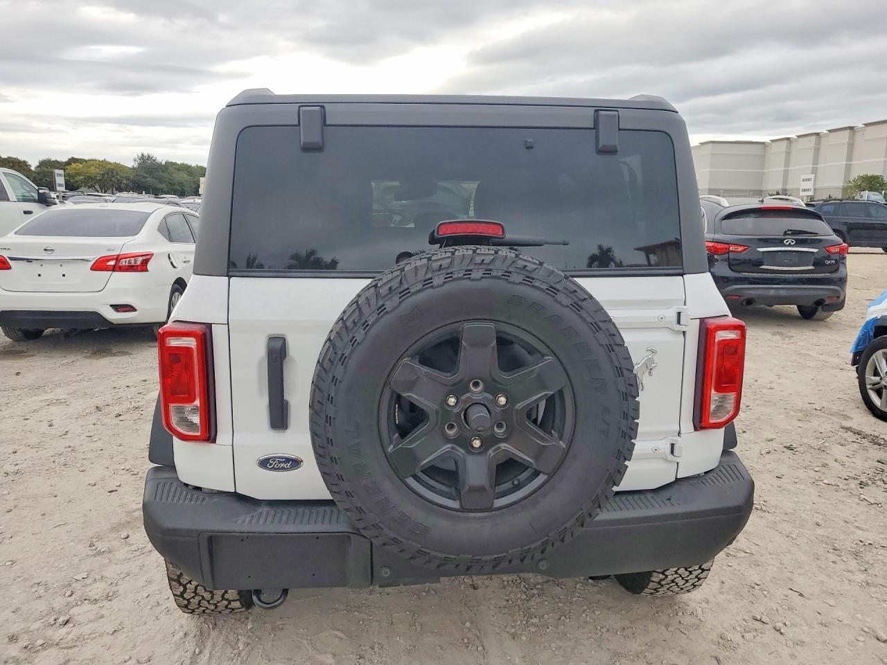 2024 Ford Bronco Black Diamond - Image 6