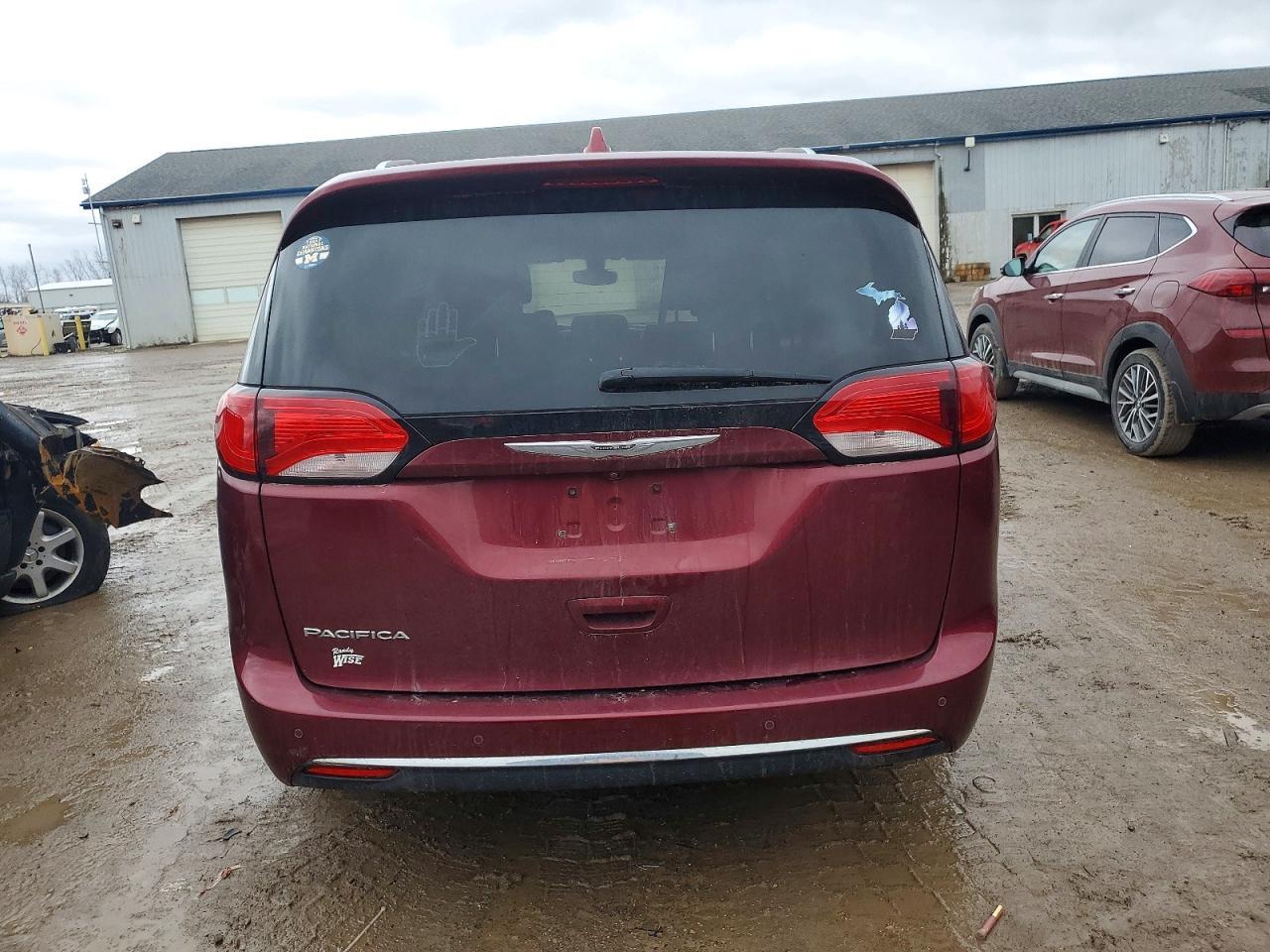 2017 Chrysler Pacifica Touring L Plus - Фото 6