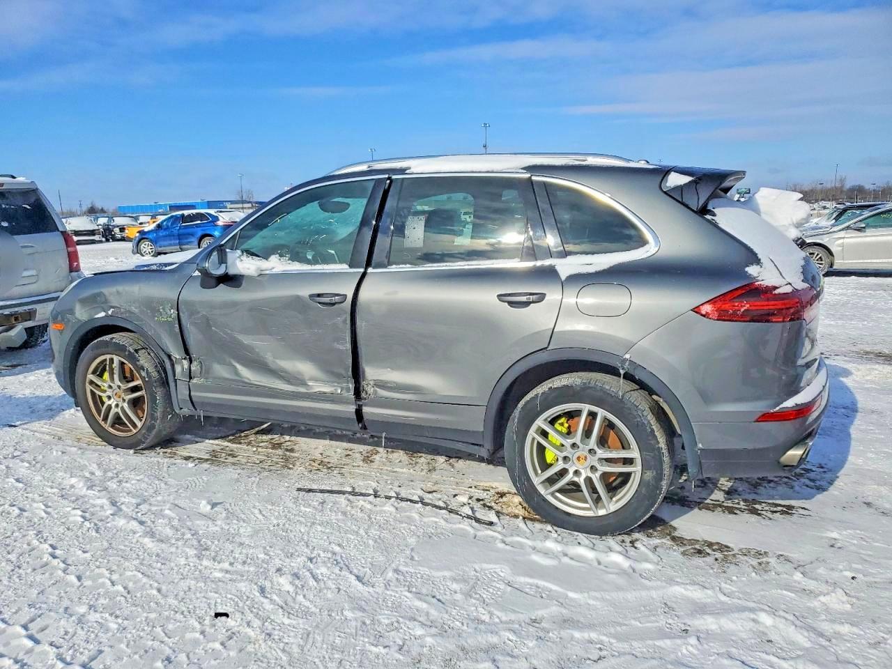 2017 Porsche Cayenne Hybrid Platinum Awd - Image 2