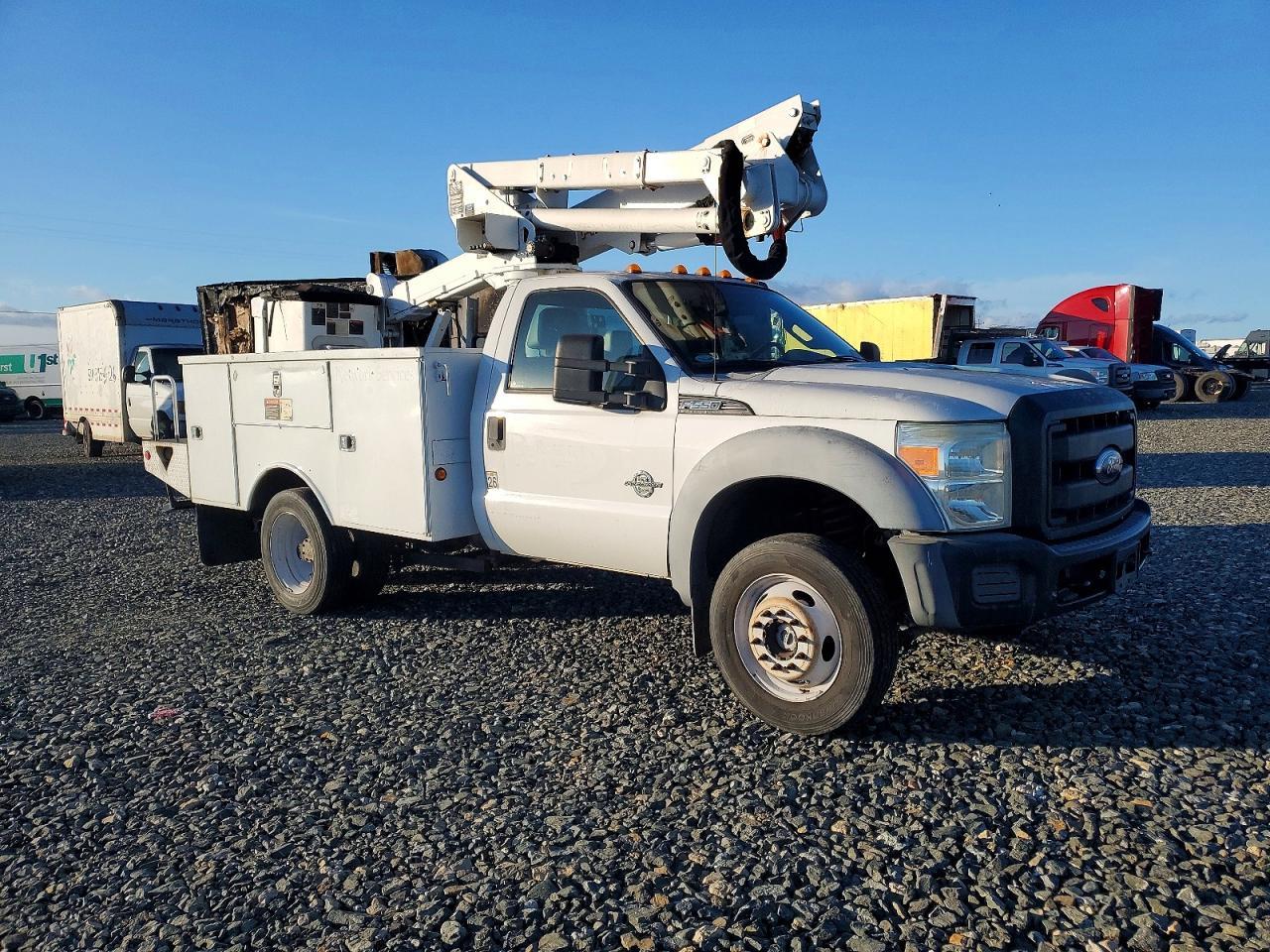 2011 Ford F550 Super Duty - Фото 4