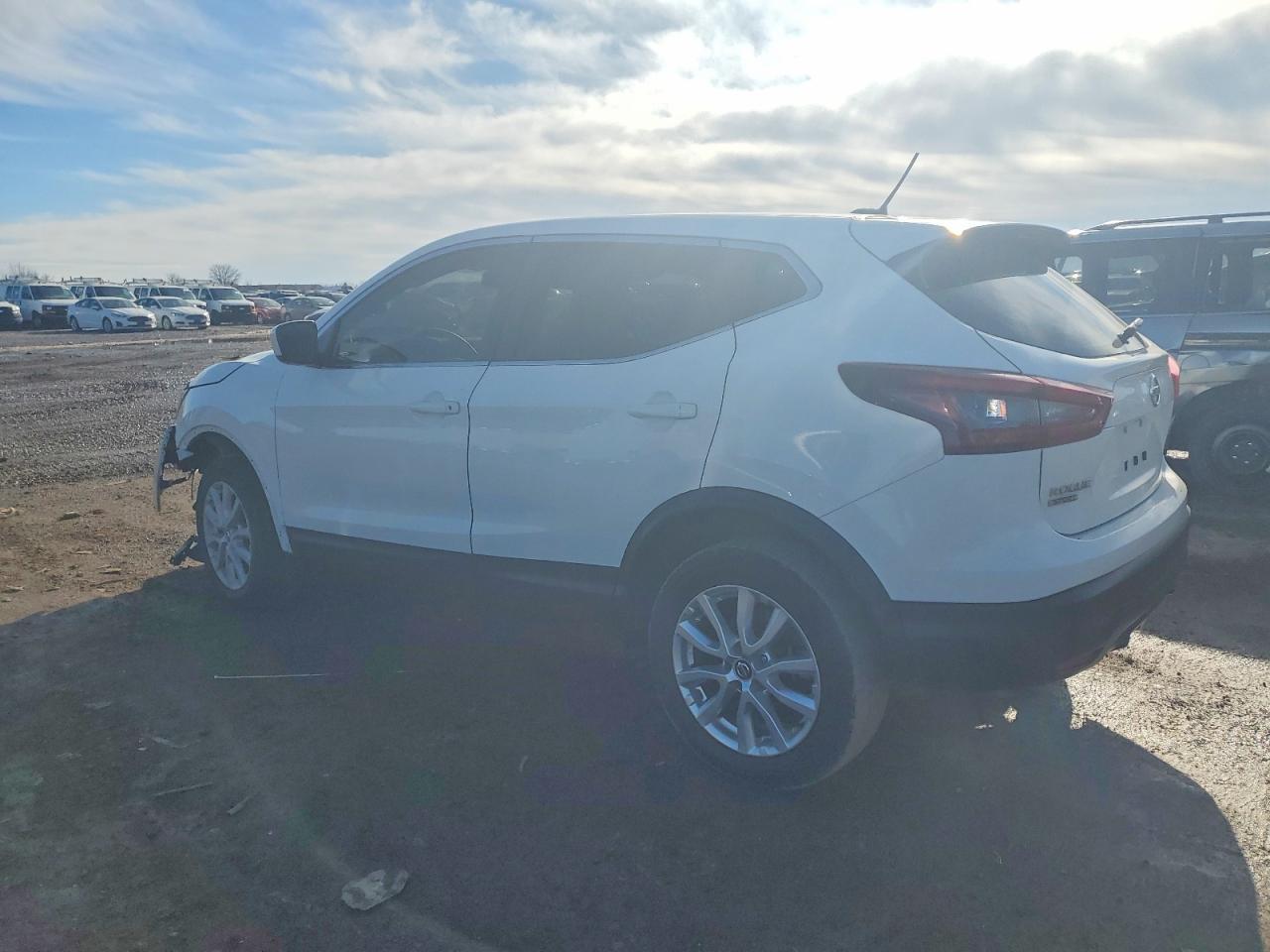 2021 Nissan Rogue Sport S - Фото 2