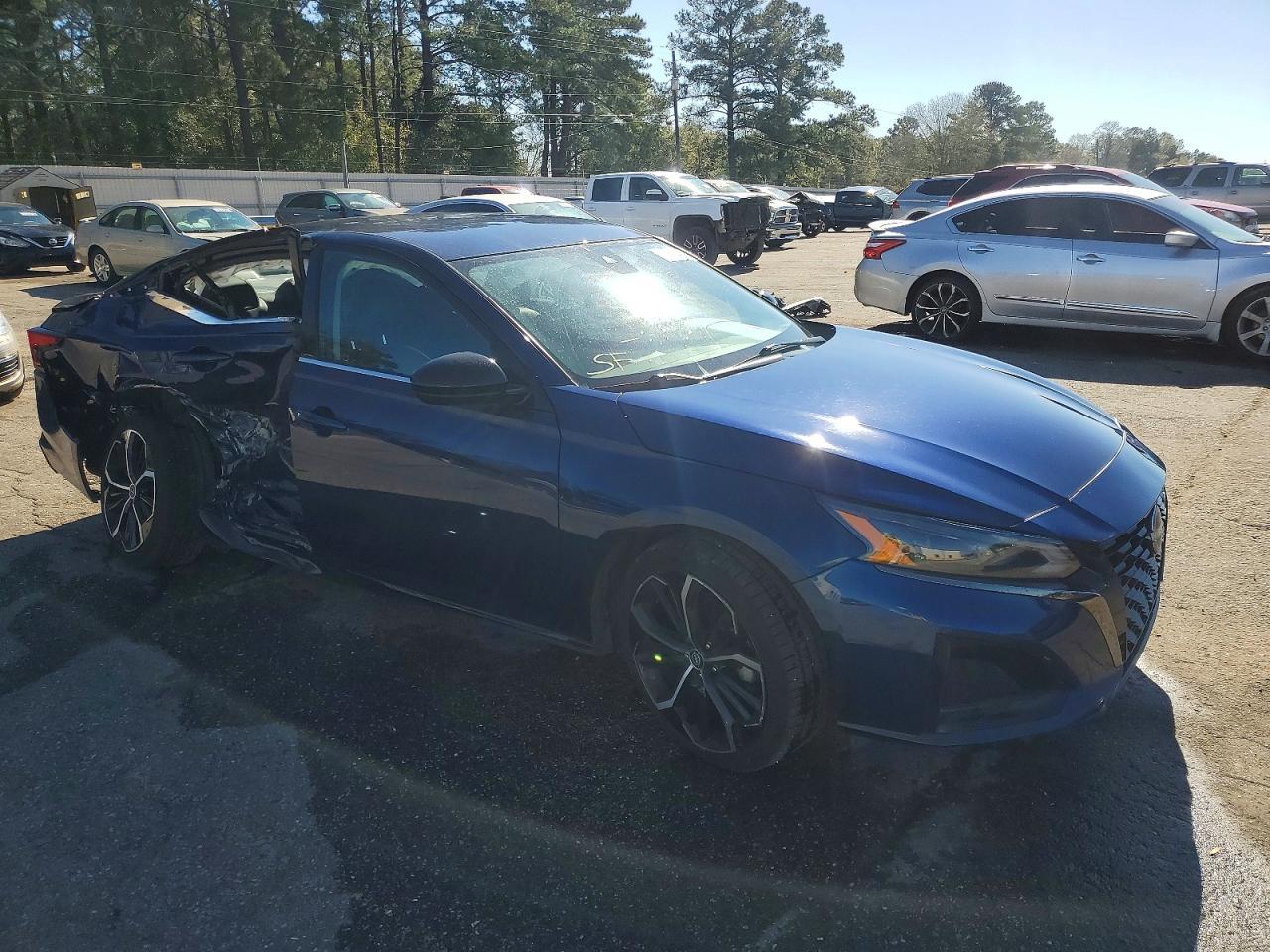 2024 Nissan Altima 2.5 Sr - Image 4