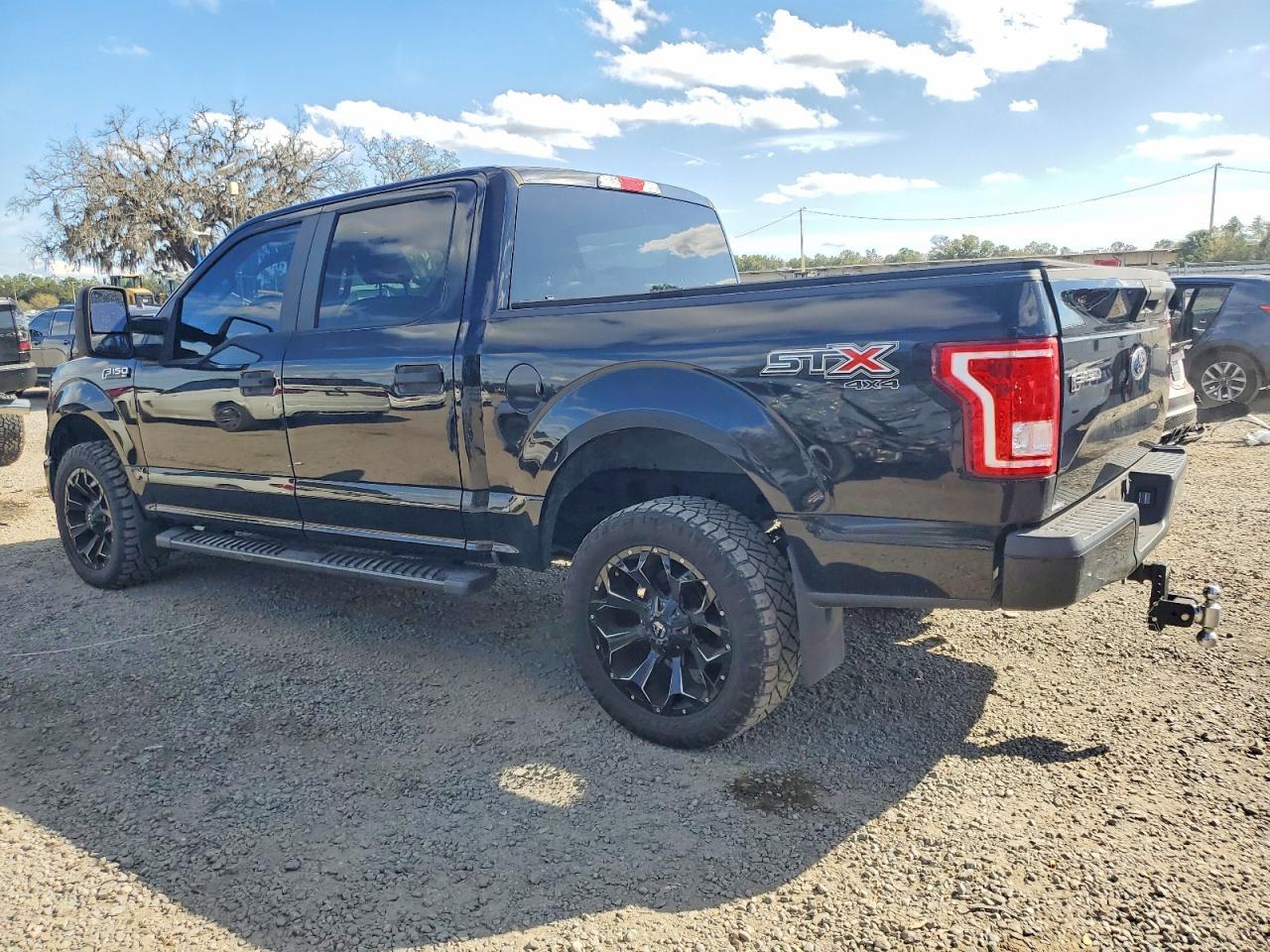 2017 Ford F150 Supercrew - Фото 2