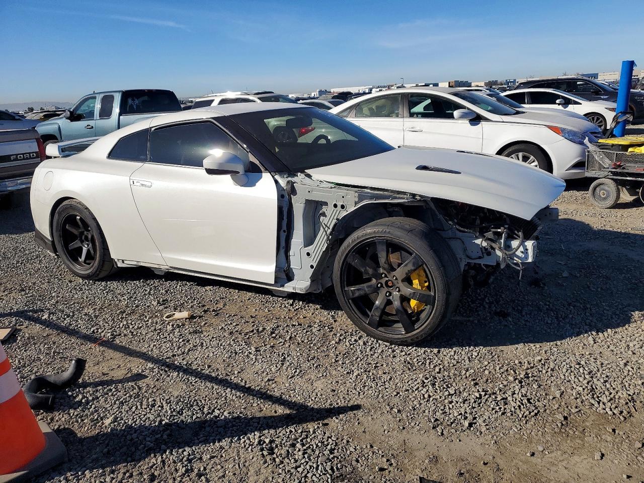 2017 Nissan Gt-R Premium - Фото 4