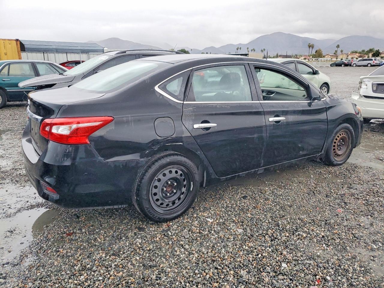 2016 Nissan Sentra S - Фото 3