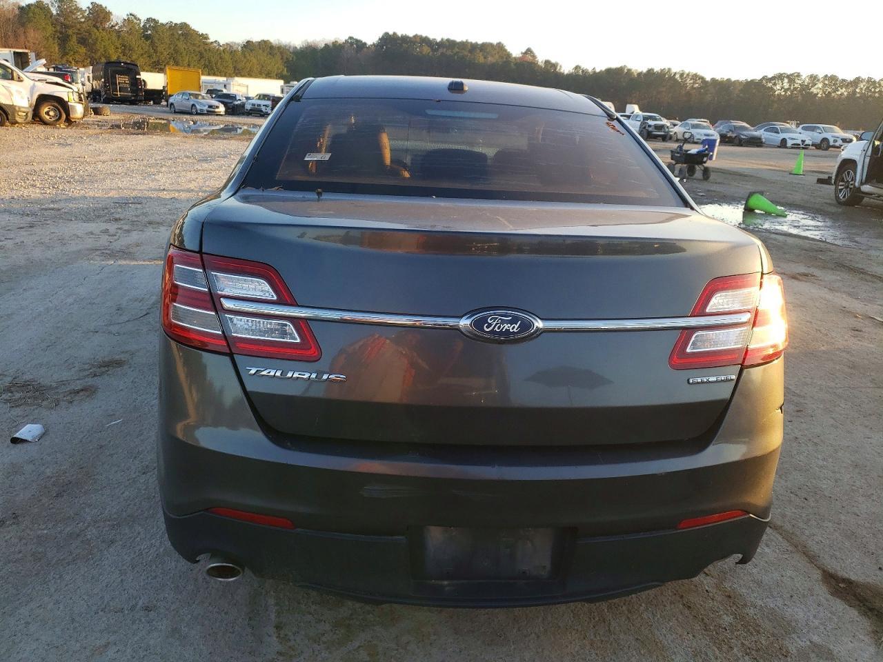 2018 Ford Taurus Se - Фото 6