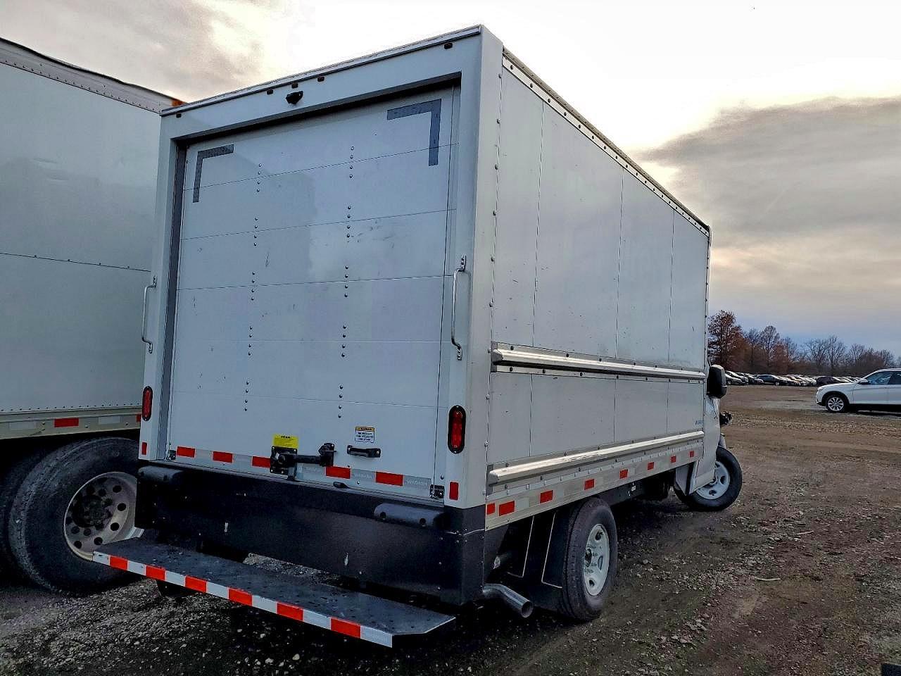 2025 GMC Savana Box Truck - Image 3
