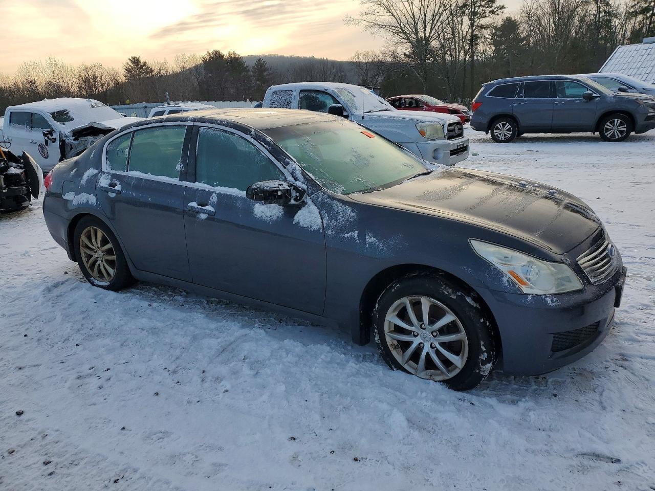2010 Infiniti G35 - Image 4