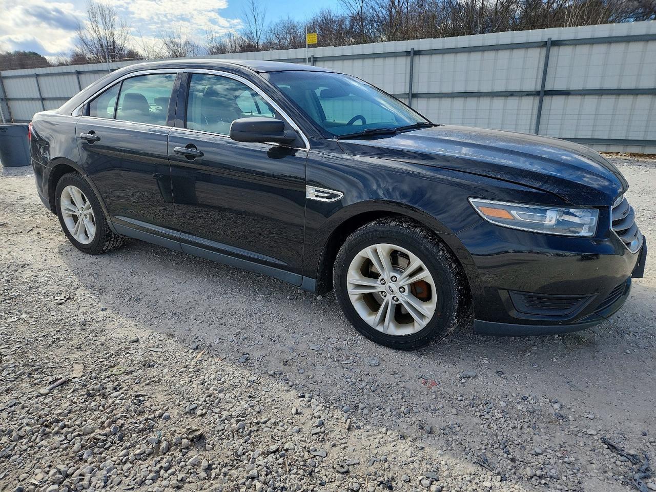 2015 Ford Taurus Se - Image 4