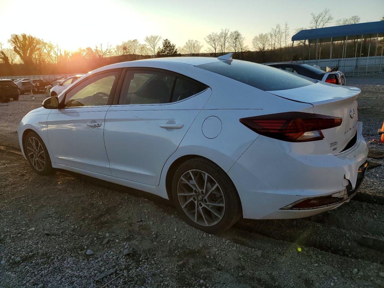 2019 Hyundai Elantra Sel - Фото 2