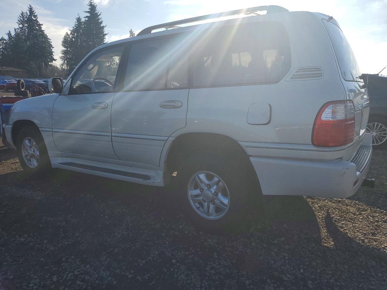2000 Lexus Lx 470 - Image 2